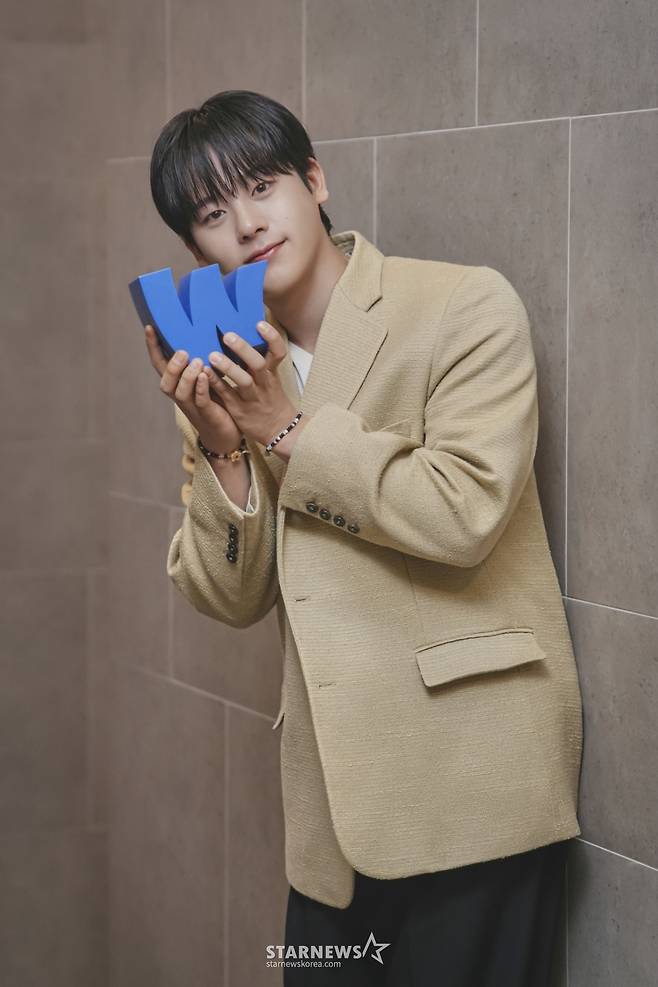 웨이브 오리지널 시리즈 '원(ONE) : 하이스쿨 히어로즈'의 배우 이정하가 11일 진행된 라운드 인터뷰를 위해 포즈를 취하고 있다. /사진제공=웨이브 2025.06.11 /사진=이동훈 photoguy@