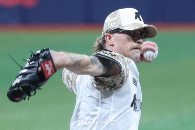 키움 라클란 웰스가 KBO 데뷔전을 치르고 있다. /사진=김진경 대기자