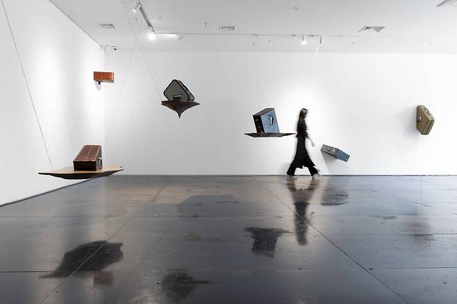 가방파편 설치전경 사람