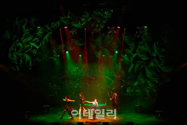 ‘프리다’ 공연의 한 장면(사진=EMK뮤지컬컴퍼니)