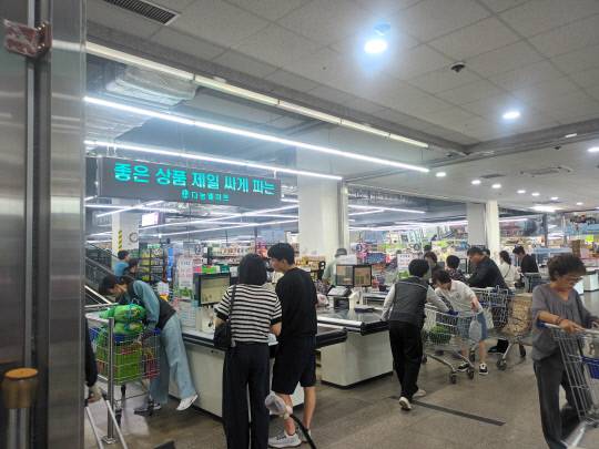 다농웰마트는 지난 1990년 청주 흥덕구 엘지로에서 문을 열고 영업을 시작했다. 사진은 내부 모습. 다농웰마트 제공