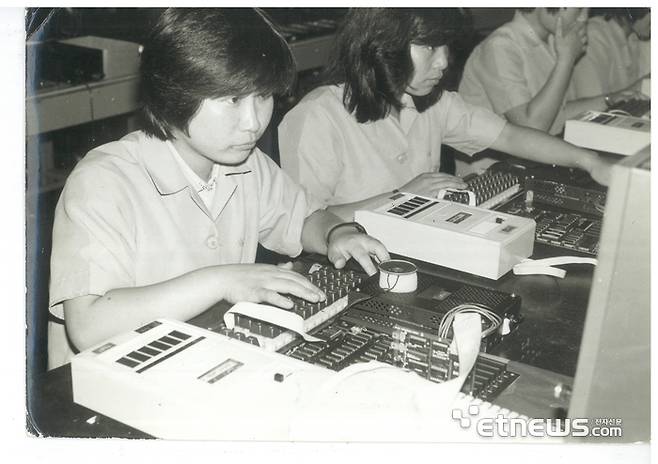 1980년대 삼보의 PC 생산라인 전경 (자료=전자신문DB)