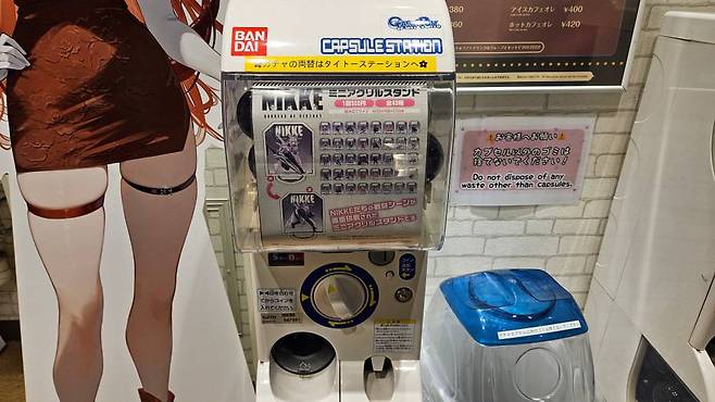 아크릴 굿즈가 마련되어 있다.