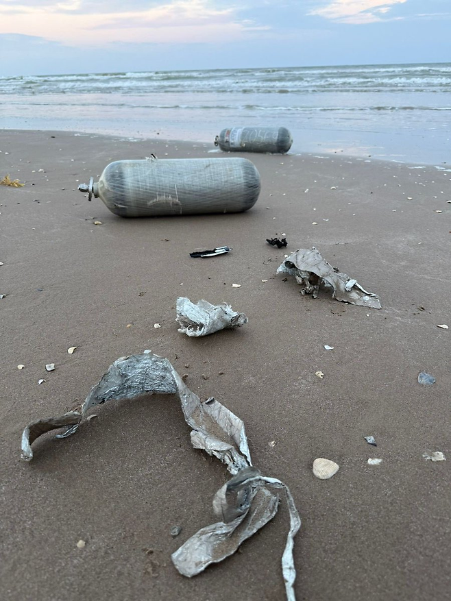 멕시코 북부 타마울리파스주 바드다드 해변에 떨어진 스페이스X 우주선 잔해. 멕시코 연방환경보호검찰청 엑스 갈무리