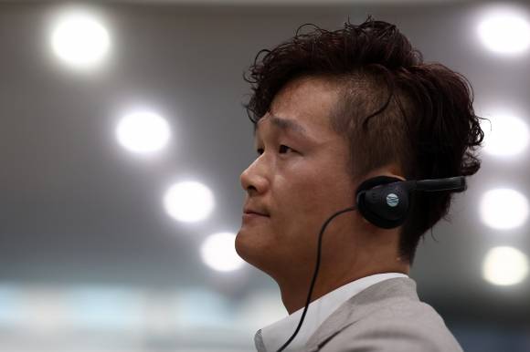 발언 듣는 북 이탈주민 - 25일 서울글로벌센터에서 열린 ‘유엔 북한인권서울사무소, 피해자 및 증인이 바라보는 지난 10년 간의 조선민주주의인민공화국 내 인권 상황’ 공개세션에서 북한 이탈주민이 관계자의 발언을 듣고 있다. 2025.6.25 연합뉴스