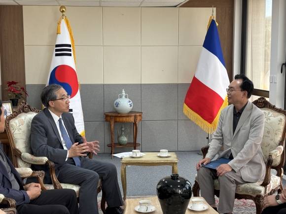 윤병태 나주시장은 문승현 주프랑스 대한민국대사와 만나 프랑스 도시들과의 지속적인 교류 확대 방안과 한불수교 140주년을 기념한 연계 행사에 대한 외교적 협력을 요청했다