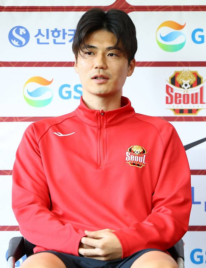 기성용이 서울을 떠난다. 최근 서울에서 전력 외 자원으로 분류된 그는 더 많은 출전시간을 보장받을 수 있는 팀으로 이적을 결심했다. 차기 행선지로는 포항이 유력하다. 뉴시스