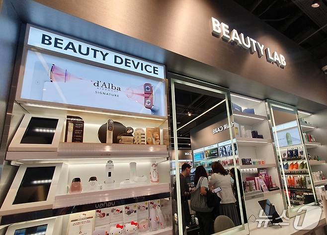 ㈜신세계는 프리미엄 뷰티 편집숍 '시코르'(CHICOR) 강남역점을 리뉴얼해 27일 새롭게 선보인다. 2025.6.26/뉴스1 ⓒ News1 김명신 기자