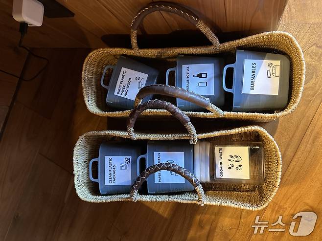 객실 안에 마련한 분리수거 바구니ⓒ News1 윤슬빈 기자