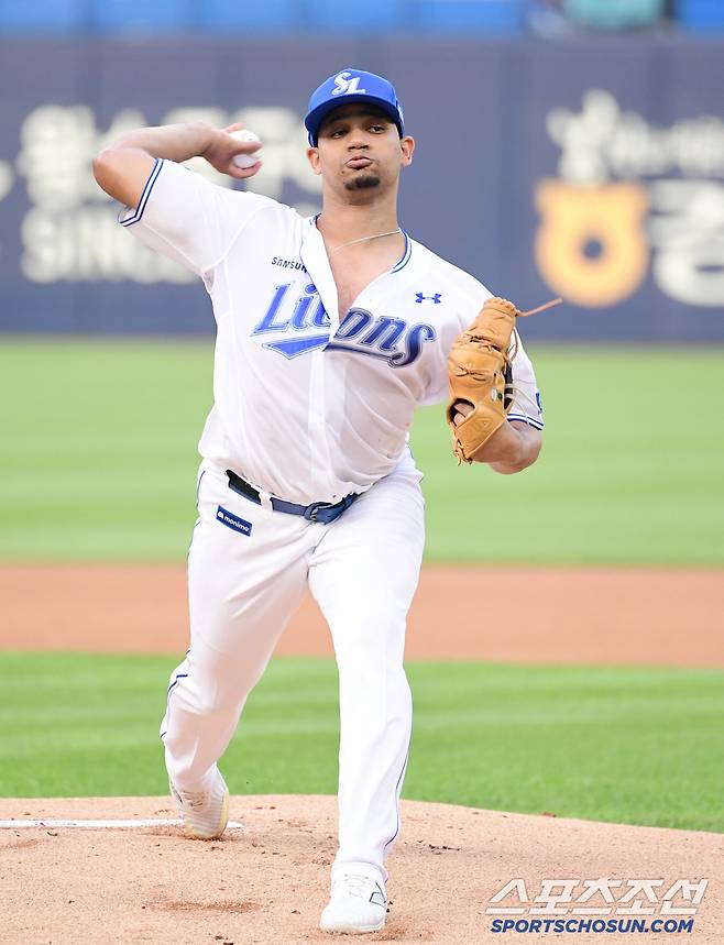 KBO리그 데뷔전 투구하는 삼성 가라비토.
