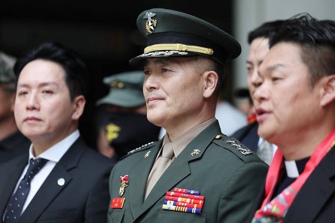 해병대원 순직 사고와 관련해 항명 등 혐의를 받는 박정훈 대령(전 해병대 수사단장)이 27일 서울 서초구 서울고등법원에서 열린 항소심 2차 공판에 출석하고 있다. /사진=뉴시스