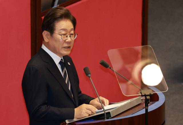 이재명 대통령이 26일 국회 본회의장에서 취임 후 첫 추가경정예산(추경) 시정연설을 하고 있다. 왕태석 선임기자