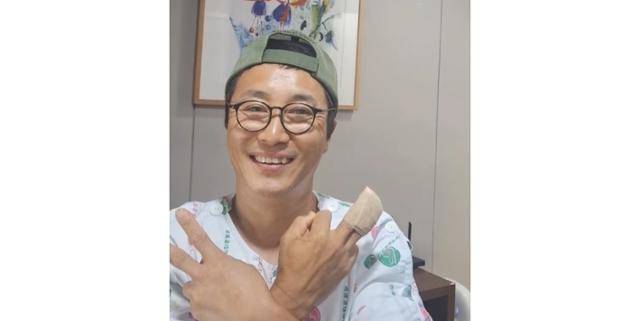 결혼을 앞둔 코미디언 김병만이 부상을 입은 근황을 전해 팬들의 안타까움을 자아냈다. 김병만 SNS
