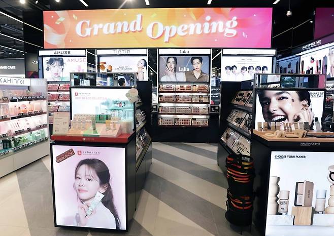 K-뷰티 브랜드가 중점인 시코르 강남역점의 매장 내부 모습 / 사진= 신세계백화점 제공