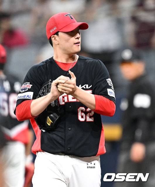 9회말 2사 2루 가장 위협적인 타자 송성문과 만난 정해영