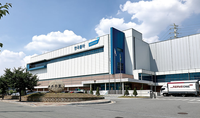 윤여원 콜마비앤에이치 대표이사가 친오빠이자 콜마홀딩스 대표인 윤상현 부회장을 상대로 위법행위 유지 가처분 신청을 제기했다. 사진은 세종시에 위치한 한국콜마 ⓒ시사저널 고성준