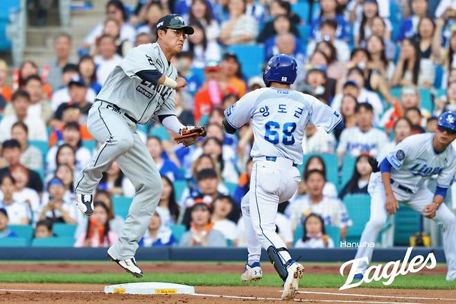 한화 채은성(왼쪽)이 26일 대구 삼성전