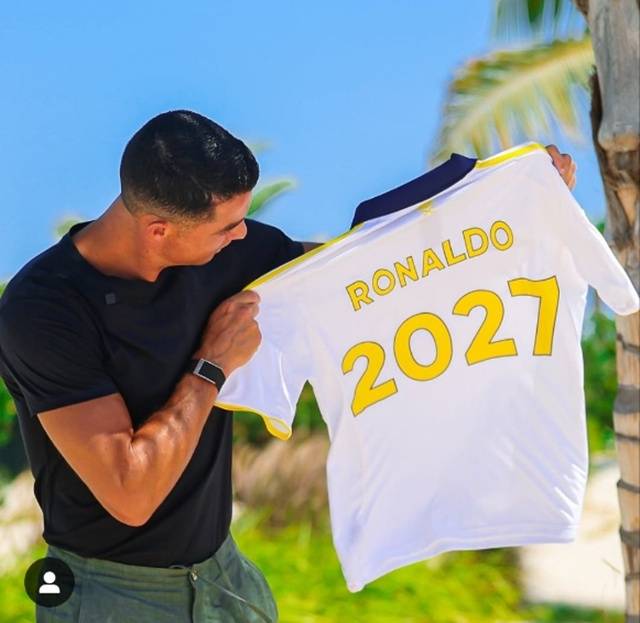 2027년까지 재계약한 크리스티아누 호날두. /사진=알나스르 SNS