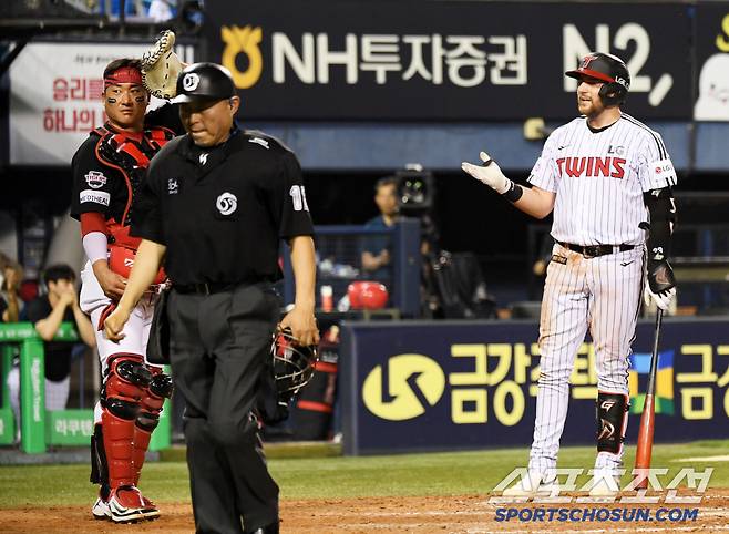 피치 클락 삼진 선언에 굳어버린 오스틴.