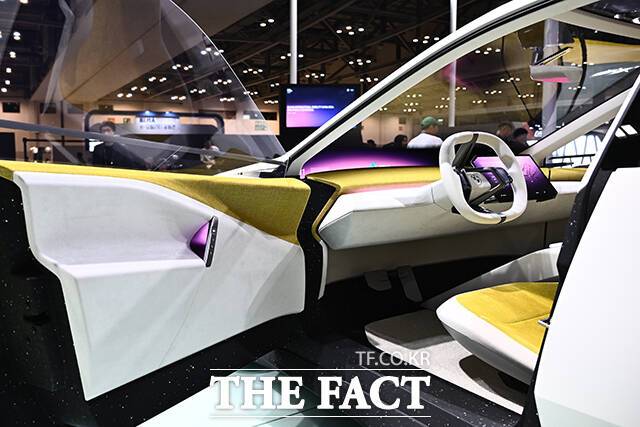 BMW의 전기차 라인업은 프리미엄 소형 SUV iX1·iX2, 중형 쿠페형 세단 i4, 준대형 세단 i5, 대형 SUV iX, 플래그십 세단 i7까지 세단과 SUV를 모두 아우른다. 콘셉트카 'BMW 비전 노이어 클라쎄'. /장윤석 기자