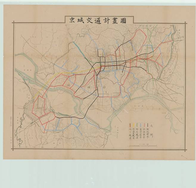 경성부가 1942년10월 간행한 경성교통계획도. 경성역부터 청량리까지 빨간 선으로 지하철 노선도를 표시했다. /서울역사박물관