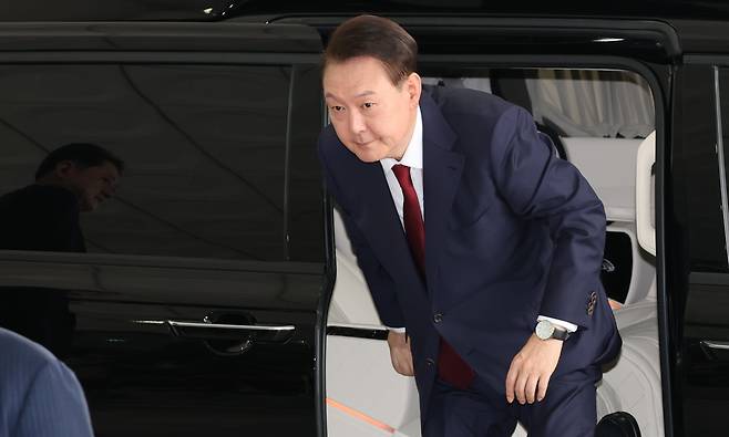 윤석열 전 대통령이 28일 피의자 신분으로 내란특검 조사를 받기 위해 서울 서초구 서울고검 청사로 출석하고 있다./남강호 기자