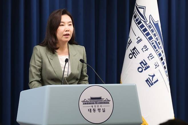 강유정 대변인이 27일 용산 대통령실에서 현안 관련 브리핑을 하고 있다. ⓒ연합뉴스