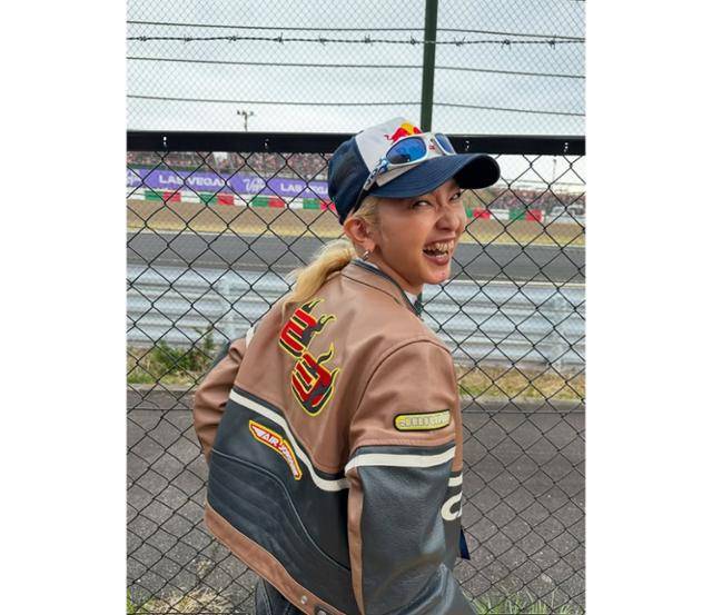 일본 댄서 쿄카의 패션은 유니크하면서 강렬한 임팩트를 남기는 것이 특징이다. 쿄카 SNS