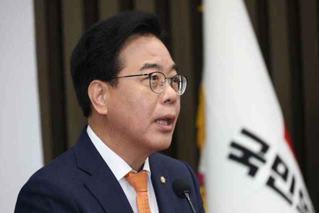 송언석 국민의힘 원내대표가 27일 국회에서 열린 의원총회에서 발언하고 있다. 뉴스1
