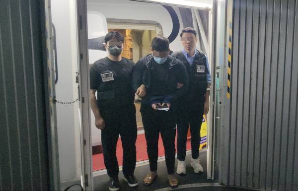 필리핀서 강제 송환된 투자리딩방 사기 총책. 연합뉴스