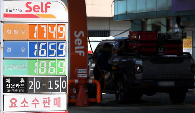 국내 주유소 기름값이 전주대비 큰폭으로 올랐다. 사진은 서울 시내 한 주유소. /사진=뉴시스