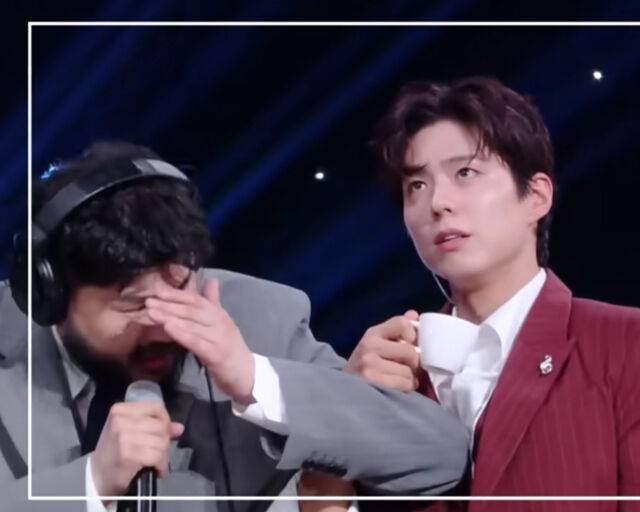 카더가든이 박보검과 비교되는 얼굴에 당황해 하며 급히 손으로 가렸다. / KBS2 '더 시즌즈-박보검의 칸타빌레'