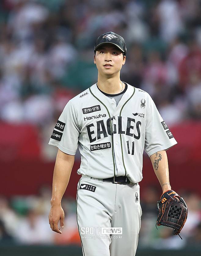 ▲ 전반기가 끝나가는 시점까지도 안정 궤도에 올라서지 못하고 있는 엄상백 ⓒ곽혜미 기자