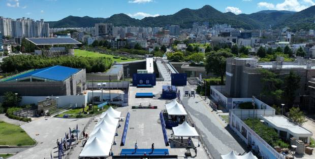 제43회 대통령기 양궁대회 결승 경기가 29일 광주 동구 국립아시아문화전당 5·18민주광장에서 열려 리커브 남여 고등부, 남여 대학부, 남여 일반부 등 종목별 개인전이 펼쳐지고 있다. 이번 대회는 2025광주세계양궁선수권대회 프레 대회로 열렸다. 김양배 기자