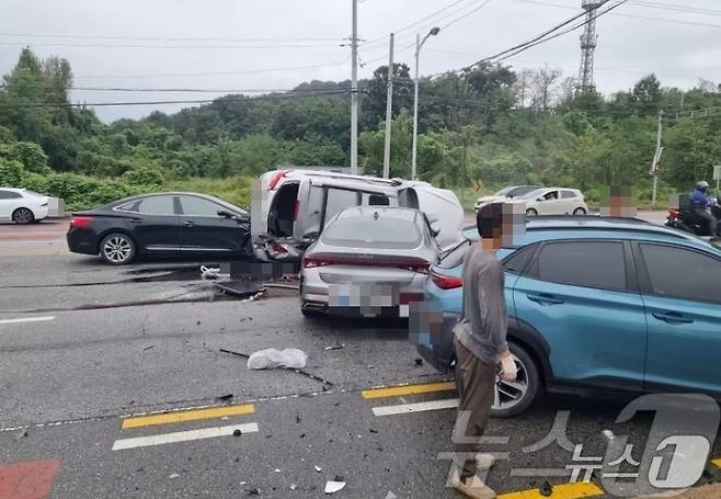 전북 전주 상림동서 발생한 K5 등 다중 충돌 사고 현장(전북소방 제공. 재판매 및 DB금지)/뉴스1 DB