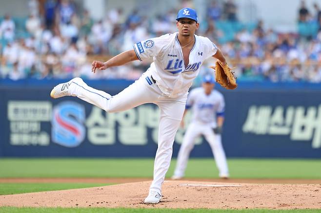 삼성 가라비토가 26일 대구삼성라이온즈파크에서 열린 2025 KBO리그 한화전에 선발 등판해 역투하고 있다. 사진 | 삼성 라이온즈