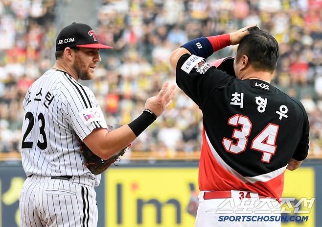 '형님 어제오늘 벌써 4안타입니다'