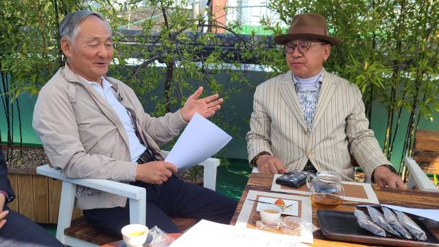 2025 천년차문화 대차회에서 이상호 대차회장이 차담회를 갖고 있다. 진주목문화사랑방 제공