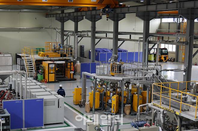 동성케미컬 바이오플라스틱 컴플렉스 내 컴포스터블 포장재 공정 테스트 설비