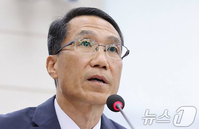 유재성 신임 경찰청 차장이 30일 서울 여의도 국회에서 열린 행정안전위원회 전체회의에 참석해 인사말을 하고 있다. 2025.6.30/뉴스1 ⓒ News1 신웅수 기자