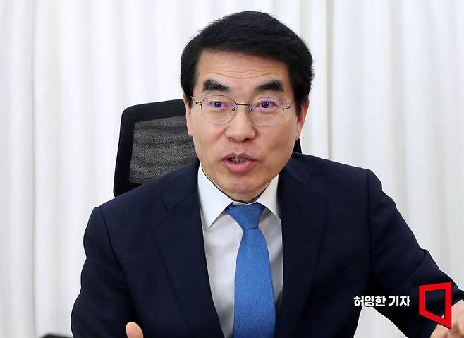 비명계 전직 의원들의 모임 '초일회'의 간사인 양기대 전 더불어민주당 의원은 "대통령의 정국 운영에 발맞춰 민주당도 변화가 필요하다"고 말했다. 허영한 기자