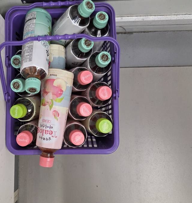 30일 서울 시내 한 편의점에서 HK이노엔의 음료 8종이 회수되고 있는 모습. 김수연기자