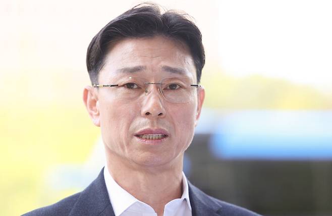 임성근 전 해병대 1사단장이 해병대 채아무개 상병 순직사건 외압 의혹의 수사 포렌식 참관을 위해 지난 4월23일 경기도 과천 고위공직자범죄수사처(공수처)로 들어서며 입장문을 읽고 있다. 연합뉴스