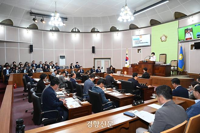 거제시의회 정례회. 경향신문 자료사진