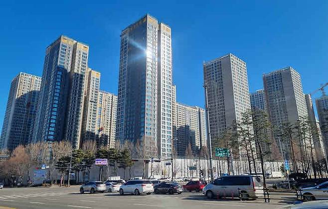 서울 강동구 둔촌동 '올림픽파크포레온' 단지 전경. 아실에 따르면 1만2000여 가구 대단지인 이 아파트의 전세 매물은 최근 190여 건 수준으로 급감했다. 매경DB