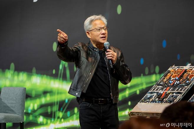 젠슨 황 엔비디아 CEO가 지난달 21일 오전 대만 타이베이 오리엔탈 만다린에서 열린 '글로벌 미디어 Q&A에서 답변하고 있다. /사진=타이베이(대만)=김남이 기자