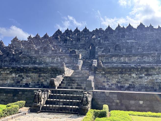 보로부두르 전경.
