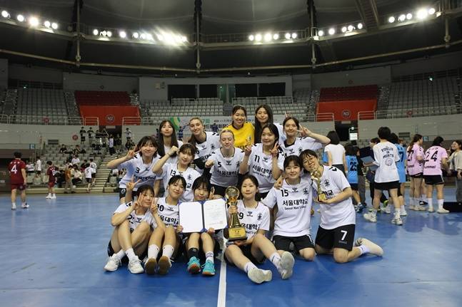 여자 대학부 우승팀 서울대학교. /사진=대한핸드볼협회