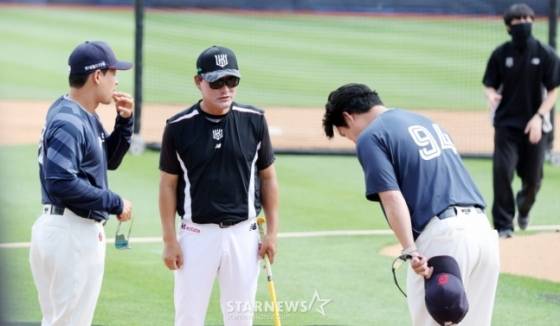 이종범(가운데) KT 전 코치. /사진=강영조 선임기자