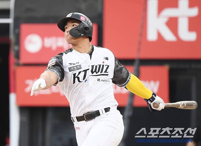 12일 수원 KT위즈파크에서 열린 롯데-KT전. 1회말 1사 1루 안현민이 투런포를 치고 있다. 수원=정재근 기자 cjg@sportschosun.com/2025.6.12/